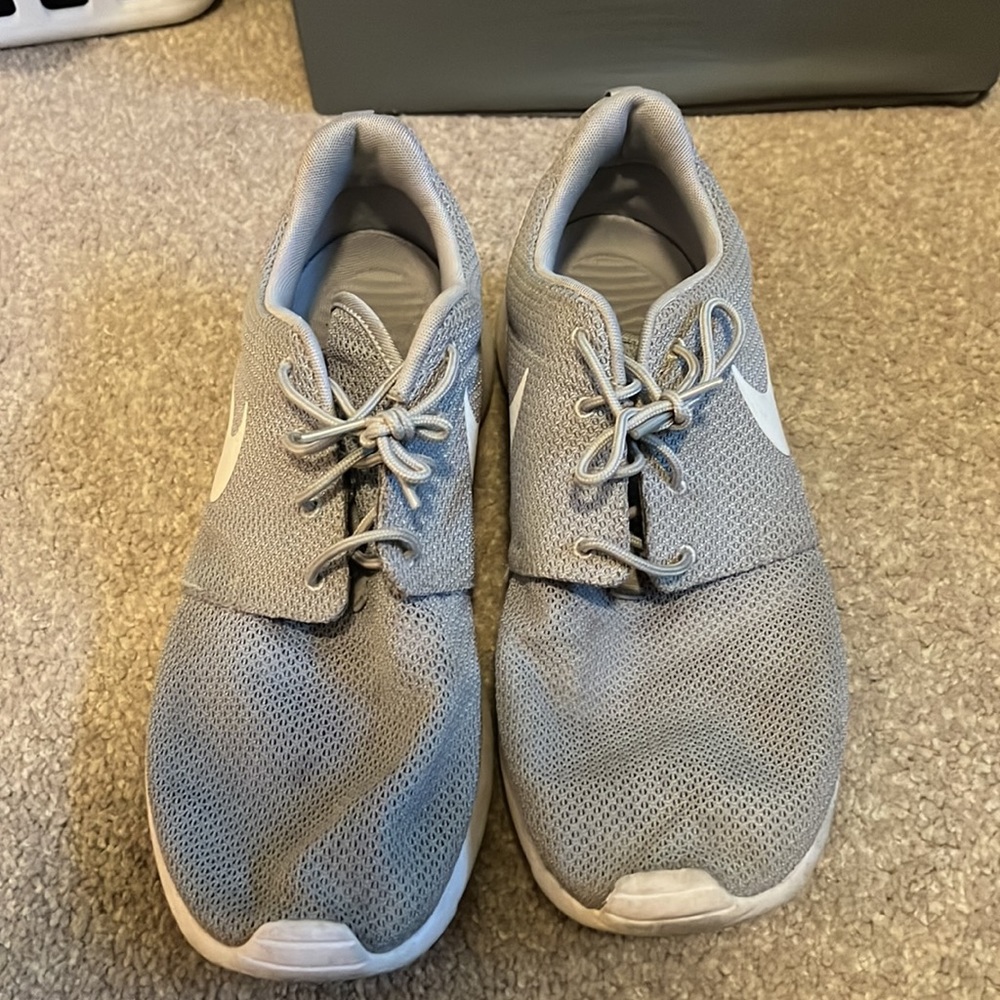 Nike Roche Shoes - Picture 2 of 4